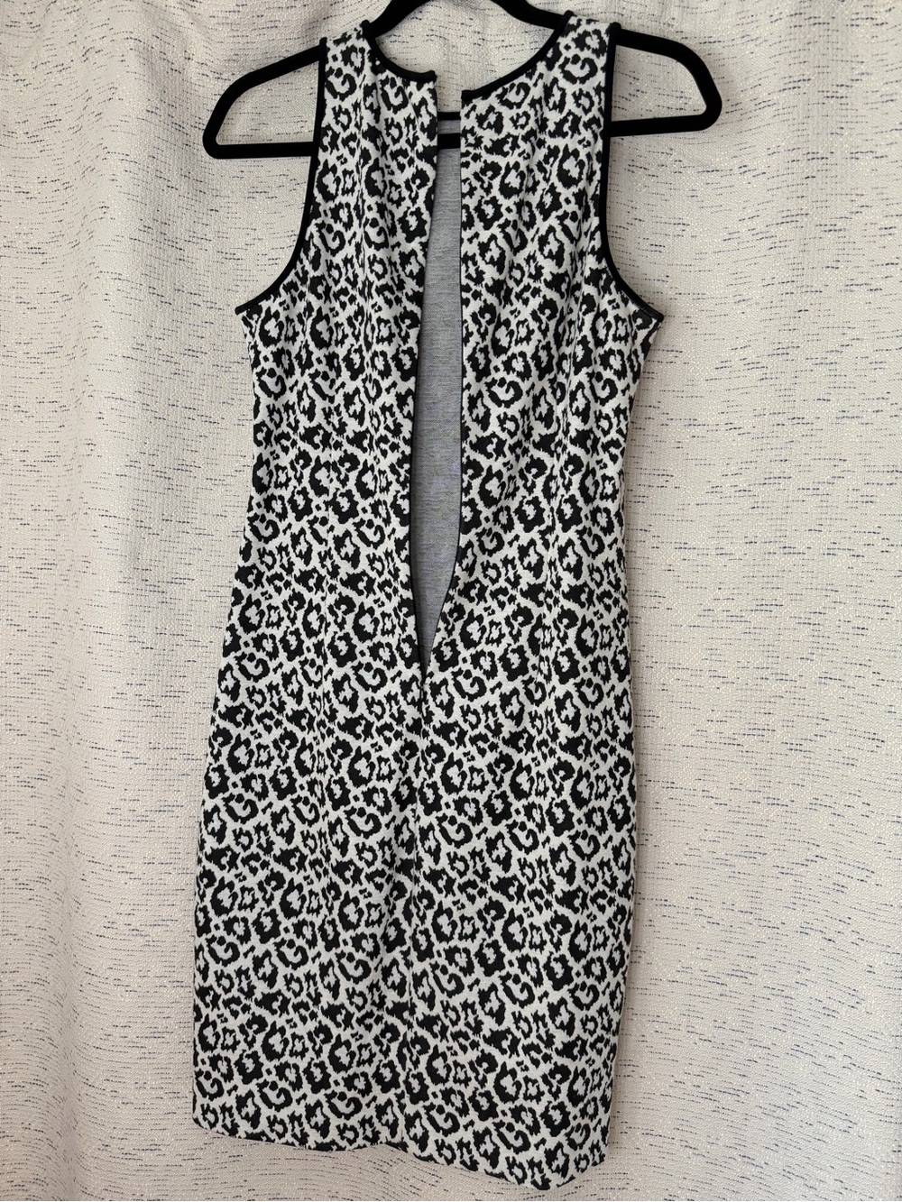 Tibi Sleeveless Black and White Snow Leopard Knit Sheath Print Dress - Picture 4 of 7